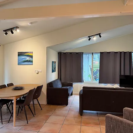 Gezellig 6 Personen Woning In Sintmaartenszee Aan Het En Natuur! Vakantiehuis Sint Maartensvlotbrug